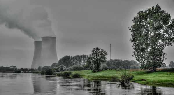 Экология водоема в районе размещения предприятия атомной промышленности
